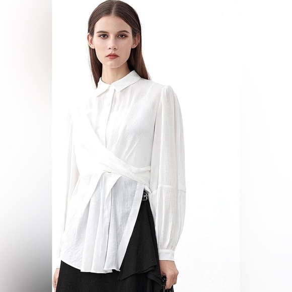 NWT SDEER Women's  Asymmetrical Blouse size small
Color- white - Picture 2 of 10